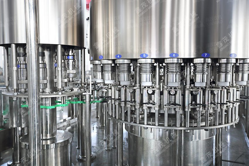 全自動(dòng)小瓶礦泉水灌裝機(jī)械